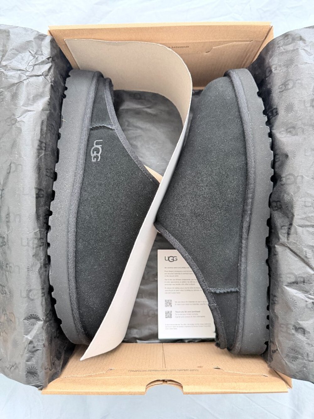 UGG - Men's Classic Slip On - NEW WITH BOX/ UNUSED
